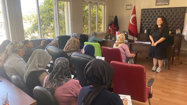 Ceyhan'da ailelere "Aile İçi İletişim" eğitimi verildi