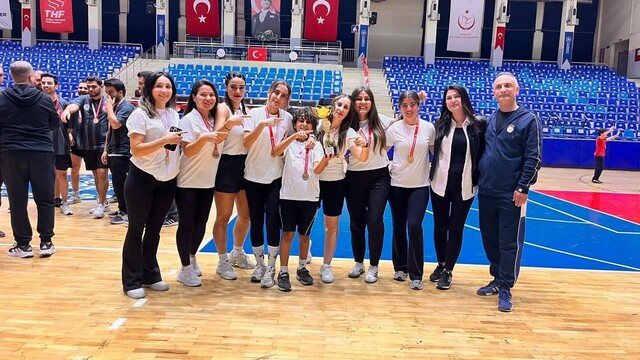 Köşk'ün kadın futsal takımı bölge finaline yükseldi