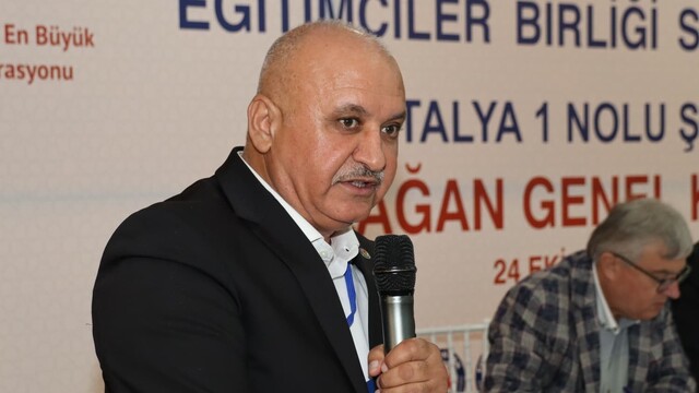 Eğitim-Bir-Sen Antalya'da Eyüp Bülent Miran güven tazeledi
Miran: "Geçmişte milletin değerlerini yok sayan anlayışları unutmadık"