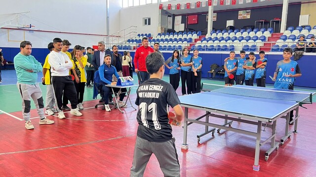 Tomarza'da Cumhuriyet Kupası turnuvası yapıldı