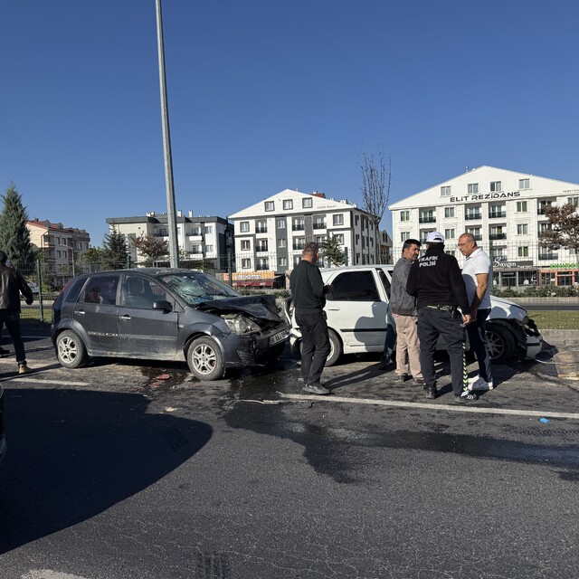 Nevşehir'de KPSS'ye yetişmeye çalışan öğrencilerin de bulunduğu 5 araç kaza...