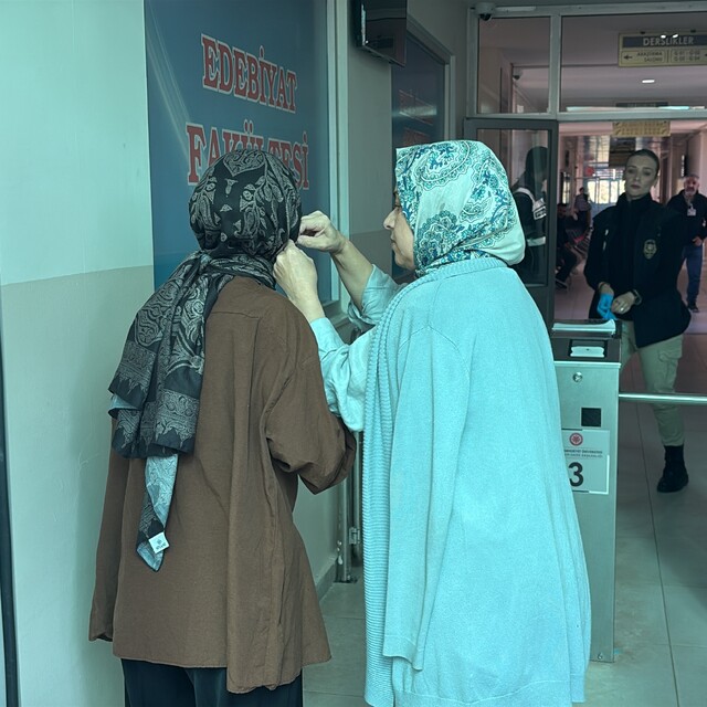 Sivas'ta KPSS heyecanı; 1 dakika kala küpesini çıkardı
