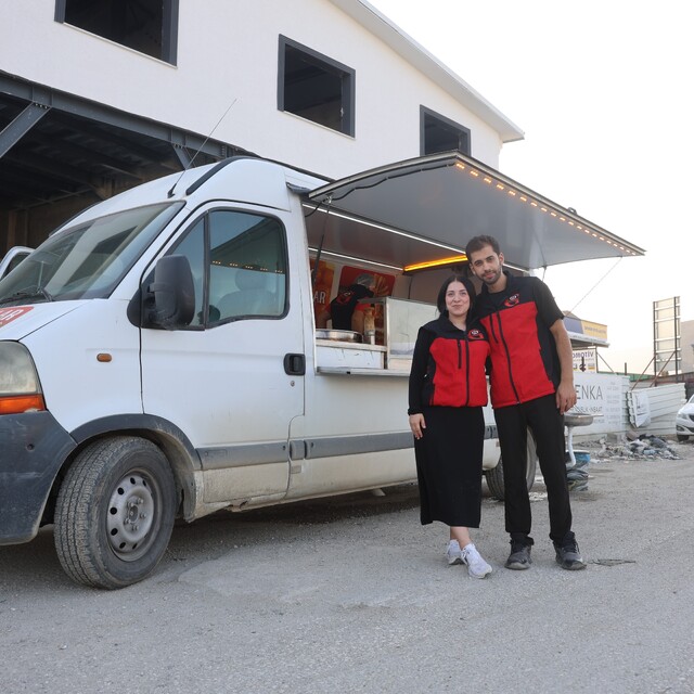Depremzede çiftin ata mirası ağızları tatlandıran lezzetleri mobil tatlıcıy...