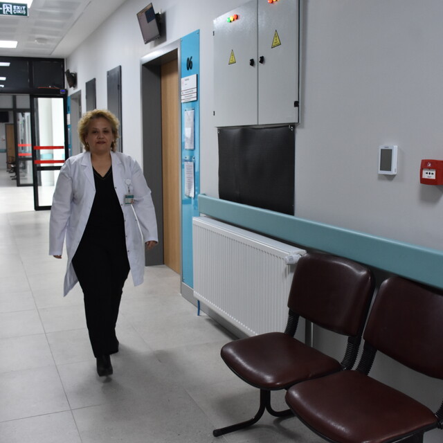 Erken teşhisle kanseri yenen doktor görevine döndü