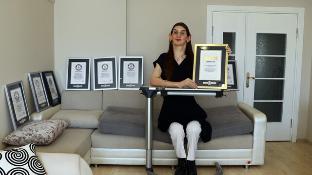 12 yılda 8 kez Guinness Rekorlar Kitabı'na girdi
8 dünya rekoruyla tanınıyor, hikayesiyle milyonlara ilham veriyor
Genetik sırrının çözülmesini ve kendisi gibi bireylere umut olmayı bekliyor