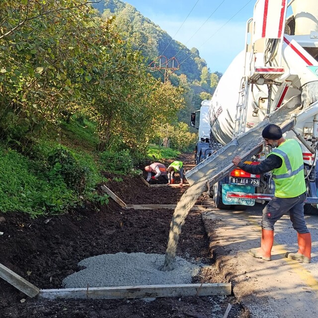 Düzce'de beton kanal çalışmaları sürüyor
