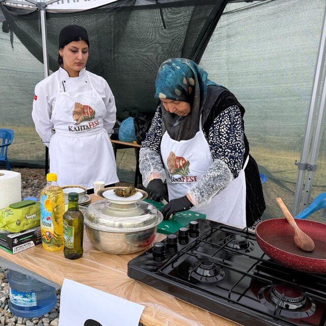 Tarihi Karakuş Tümülüsü'nde yemek yarışması