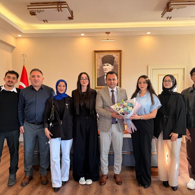 Üniversite öğrencileri fikirlerini  Kaymakam Uzan'a aktardı