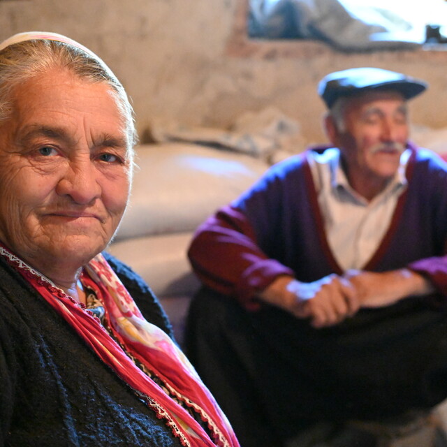 Osmaniyeli çift 1400 metre rakımdaki köy evinde 57 yıldır aynı yastığa baş...