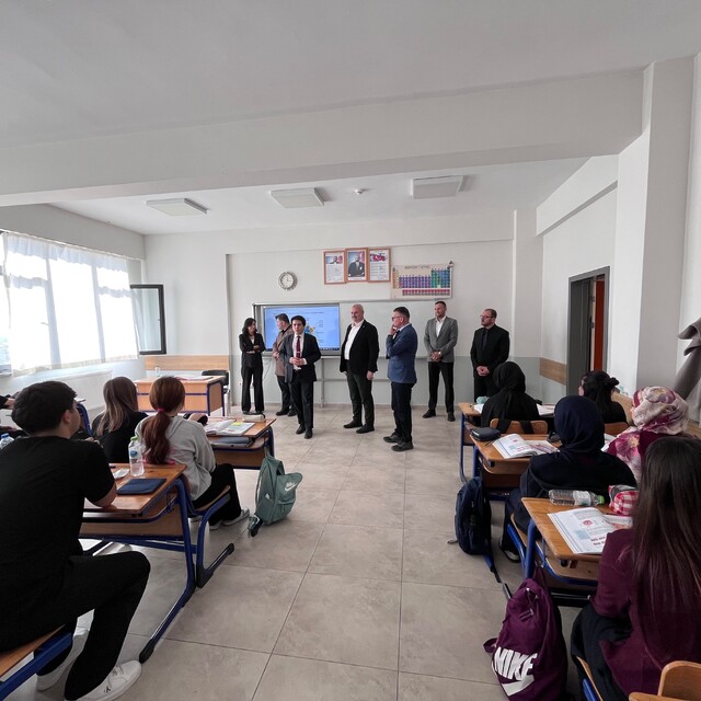 Kaymakam ve başkan öğrencilerle buluştu