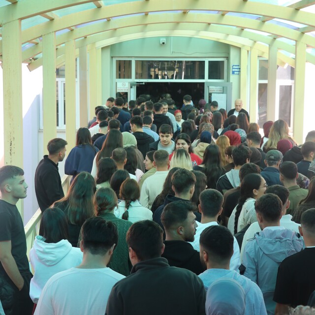 Sivas'ta KPSS Ortaöğretim heyecanı küpeleri unutturdu