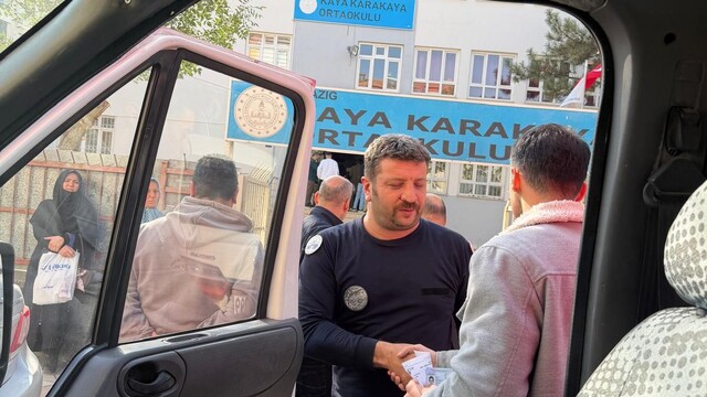 KPSS sınavına gidecekken asansörde kalan vatandaşın yardımına itfaiye yetişti