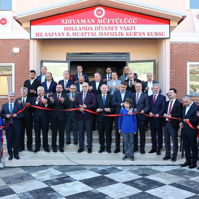 Adıyaman'da cami ve hafızlık kursu dualarla açıldı
