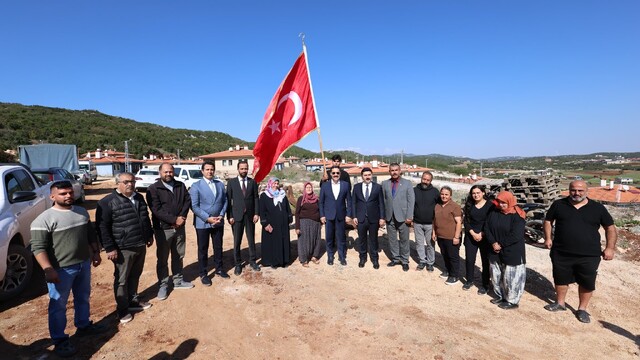 Vali Masatlı, Kışlak Mahallesi'nde al bayrakla karşılandı