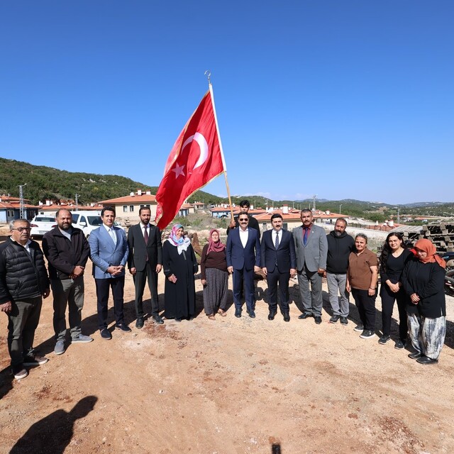 Vali Masatlı, Kışlak Mahallesi'nde al bayrakla karşılandı