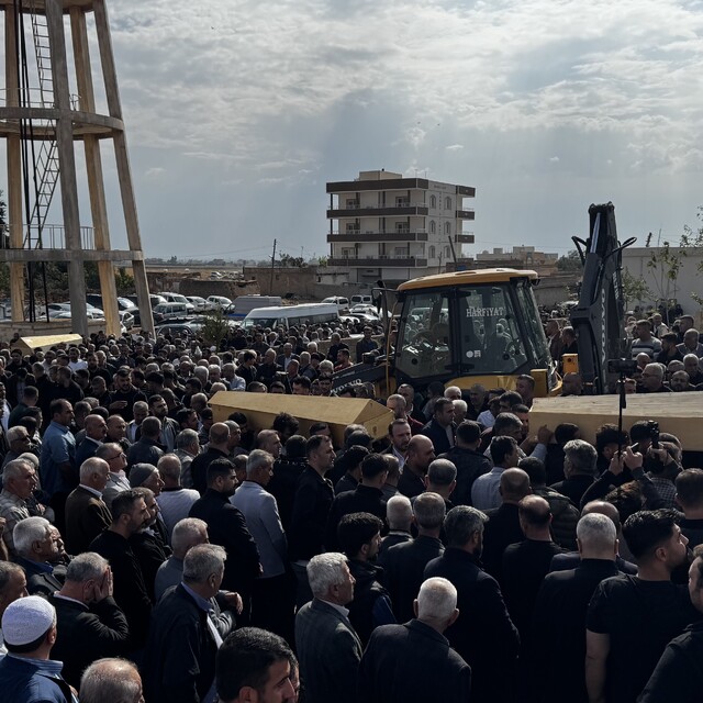 Mardin'de trafik kazasında yaşamını yitiren 4'ü çocuk 6 kişinin cenazesi de...