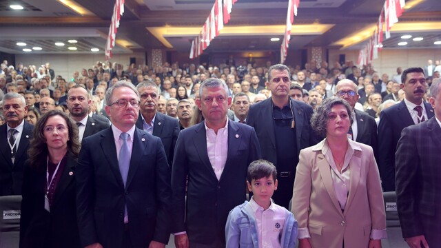 Yeni Parti Genel Başkanı Özel, partisinin Manisa il kongresinde konuştu: