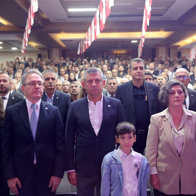 Yeni Parti Genel Başkanı Özel, partisinin Manisa il kongresinde konuştu: