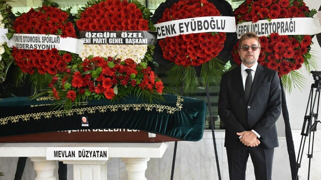 Oyuncu Engin Altan Düzyatan'ın babası son yolculuğuna uğurladı
