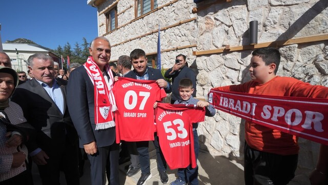 Bakan Ersoy memleketi İbradı'da 2 yeni eserin açılışını yaptı