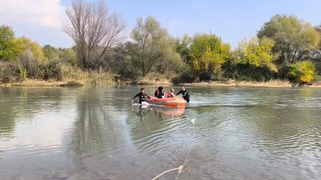 Piknik yaparken mahsur kalan 2 kişiyi itfaiye kurtardı