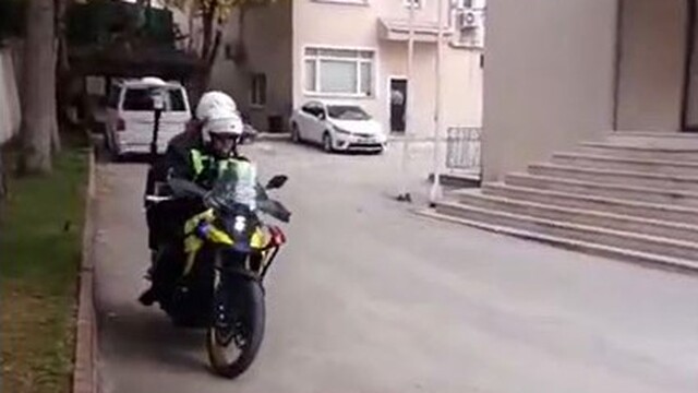Bozüyük'te sınava geç kalan adayların yardımına polis yetişti
Belgesini unutan ve geç kalan adaylar sınav salonlarına ulaştırıldı
