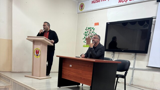 Tuşba Hüseyin Çelik Kız Anadolu İmam Hatip Lisesinde veli toplantısı yapıldı
