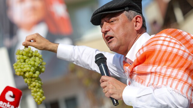 Özgür Özel'den Sarıgöl'de üzüm üreticilerine 7 maddelik çözüm önerisi