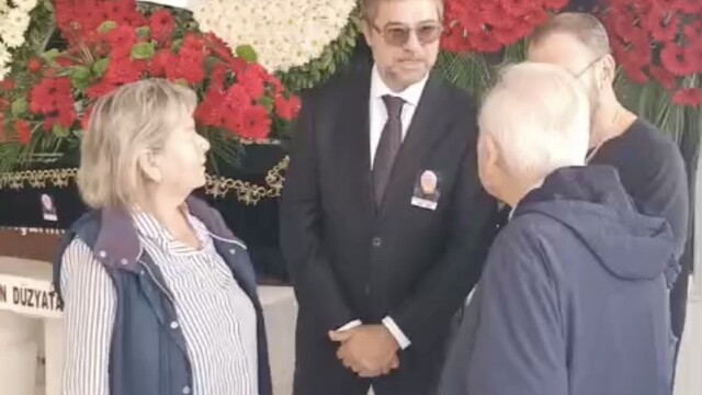 Oyuncu Engin Altan Düzyatan'ın babası İzmir'de son yolculuğuna uğurlandı
