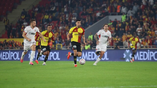 Trendyol Süper Lig: Göztepe: 2 - Çorum FK: 0 (İlk yarı)
