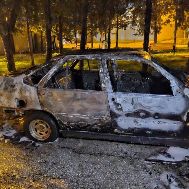 Hatay'da park halindeki otomobilde çıkan yangın söndürüldü