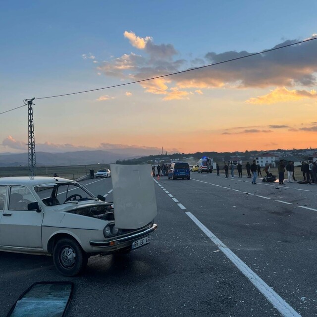 Bingöl'de otomobil ile motosikletin çarpıştığı kazada 3 kişi yaralandı