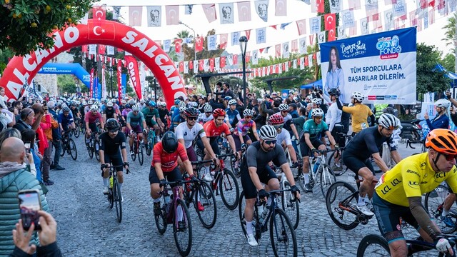 Veloturk Gran Fondo Bisiklet Yarışı, Çeşme'de tamamlandı