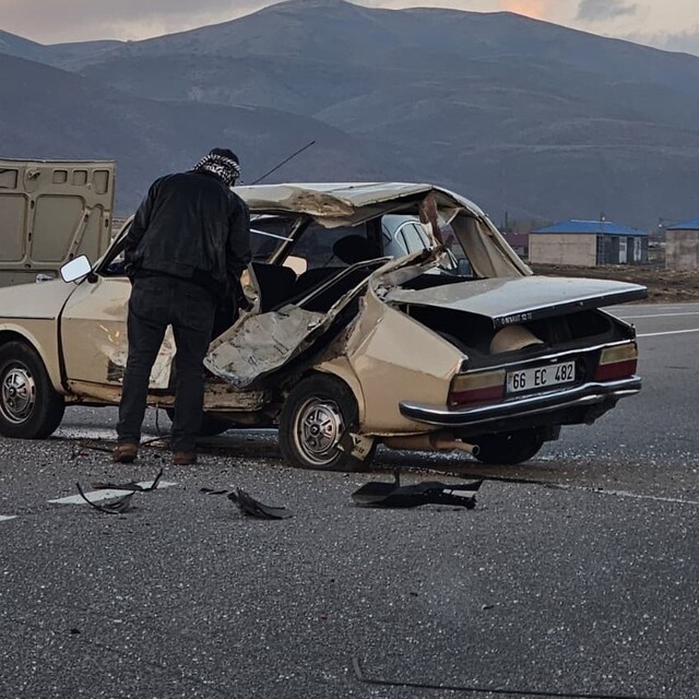 Bingöl'de otomobil ile çarpışan motosikletin sürücüsü ağır yaralandı