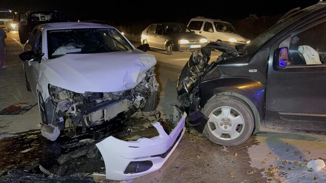 Samsun'da otomobil ile hafif ticari araç çarpıştı: 5 yaralı