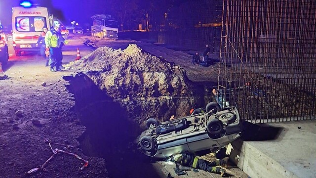 Eskişehir'de çukura düşen otomobildeki 1 kişi öldü, 5 kişi yaralandı