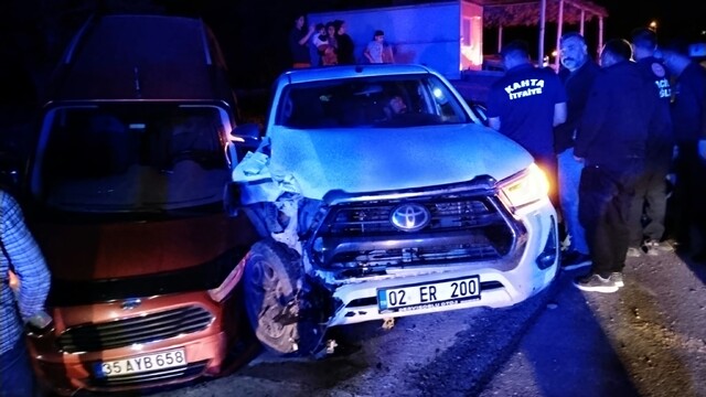 Adıyaman'da otomobil ile pikap çarpıştı, 8 kişi yaralandı