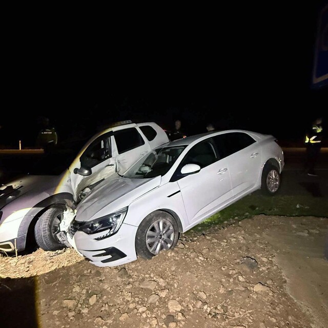 Mardin'de iki otomobil çarpıştı: 6 yaralı
