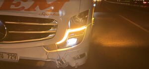 Kastamonu’da otomobil önce bariyerlere, sonra otobüse çarptı: 2 yaralı