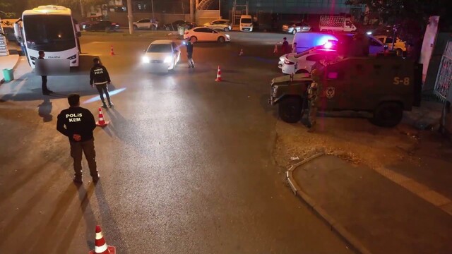 Diyarbakır'da asayiş uygulamaları: Uyuşturucuyu buğday torbalarında gizlemişler
39 kilo uyuşturucu ele geçirildi, 14 şahsı hakkında işlem yapıldı