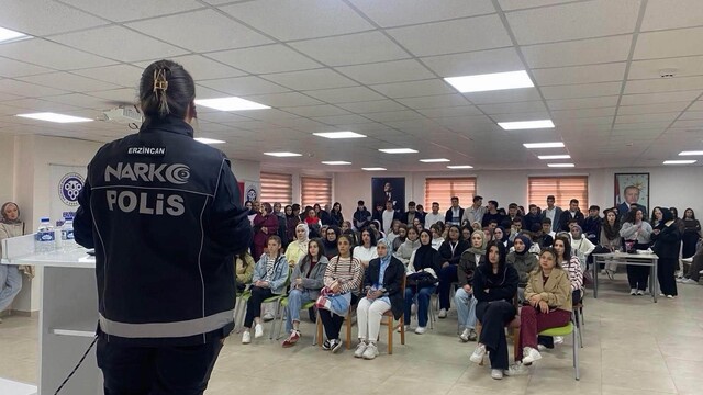 Üniversitelilere Narkorehber eğitimi verildi