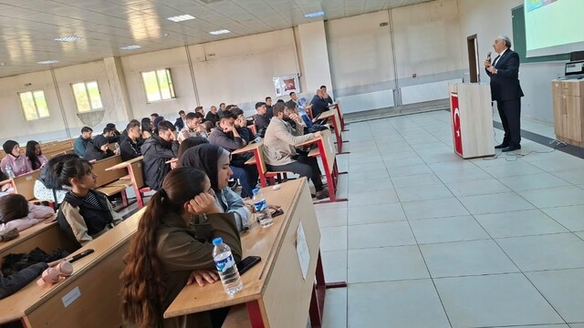 ER-VAK Başkanı Güzel'den Pasinler'de milli mücadele ve cumhuriyet konferansı