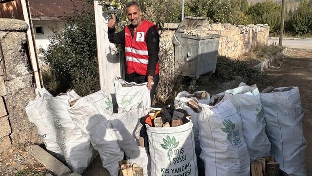Kızılay'dan yaşlılara kış desteği