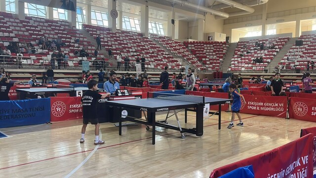 Masa Tenisi Minikler Milli Takım Seçmeleri Eskişehir'de yapılıyor
Türkiye'nin dört bir yanından gelen 130 sporcu milli takıma girebilmek için kıyasıya mücadele ediyor