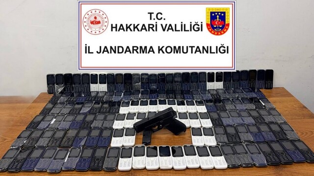 Hakkari'de 142 kaçak cep telefonu ele geçirildi