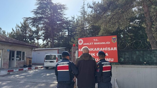Jandarma çeşitli suçlardan aranan 66 kişiyi yakaladı