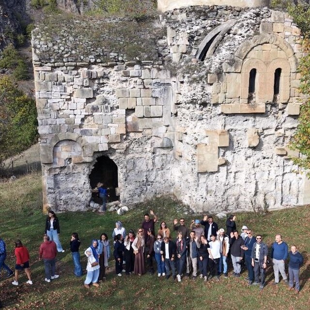 Ardanuç'un sonbahar renklerini tanıtmak için buluştular