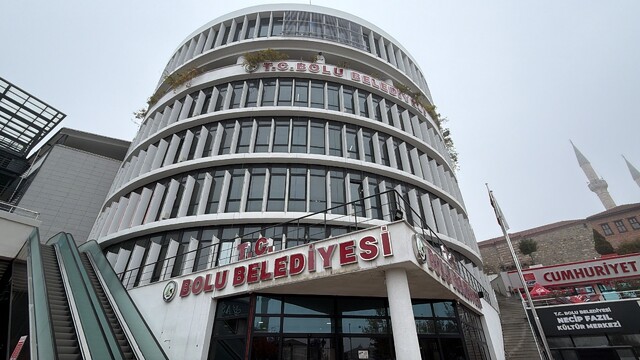 Bolu Belediyesi'ne şafak operasyonu: 4 gözaltı