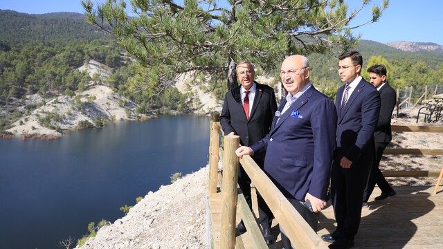Vali Köşger'den Denizli'nin üretim merkezi Çameli'ye övgü
Denizli Valisi Köşger, Çameli ilçesinin doğasına hayran kaldı