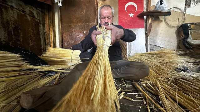 56 yıllık süpürgeci, teknolojiye direniyor